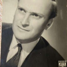 Menuhin 1952.jpeg