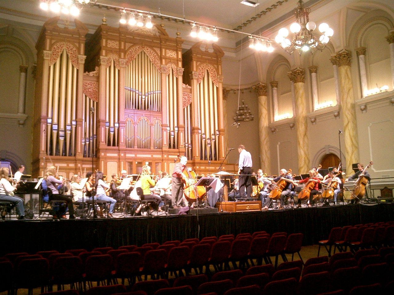Fran&ccedil;ois in rehearsal with Adelaide Symphony, 2005